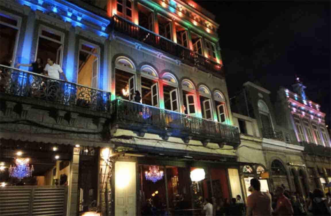 Fiestas y bares en la vida nocturna de Río.
